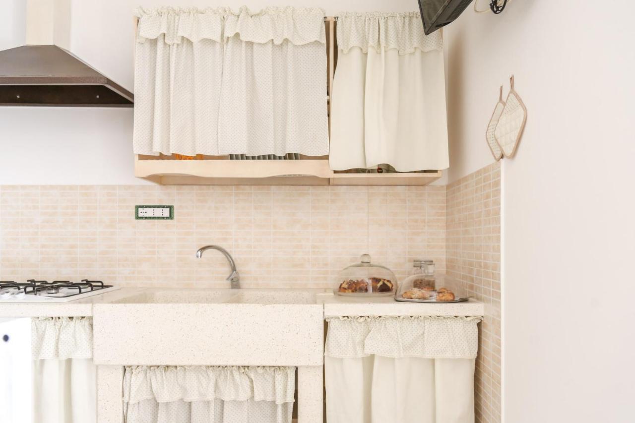 Blue And Blue Bed & Breakfast ตอร์เร ซาน จิโอวานนิ อูเจนโต ภายนอก รูปภาพ